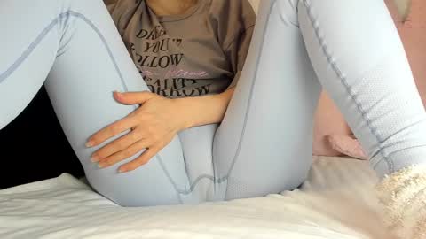 Snapshot of sweety_cum chatting on 01/22/25, 11:21 Mia online show from 01/22/25, 11:21