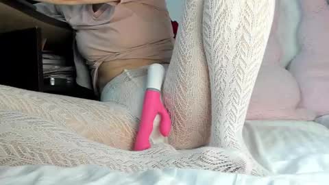 Snapshot of sweety_cum chatting on 02/02/25, 01:45 Mia online show from 02/02/25, 01:45