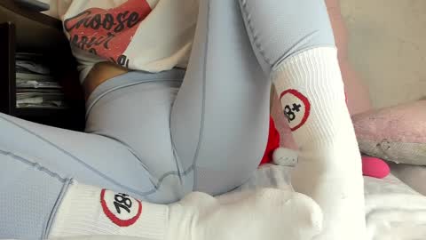 Snapshot of sweety_cum chatting on 02/19/25, 07:59 Mia online show from 02/19/25, 07:59