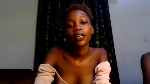 Snapshot of sweety_melanin chatting on 06/01/26, 02:02 Vickky online show from 06/01/26, 02:02