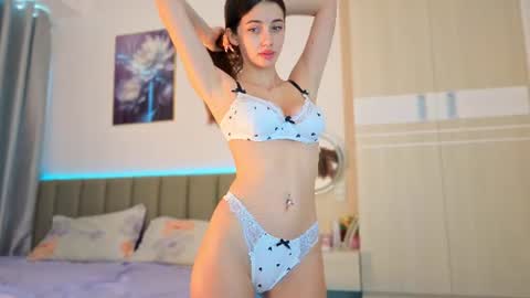 Vikky online show from 06/28/26, 12:49