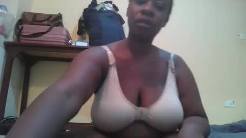 Snapshot of sweetyass25 chatting on 05/19/26, 04:30 sweetyass25 online show from 05/19/26, 04:30