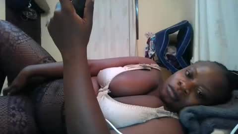 Snapshot of sweetyass25 chatting on 06/01/26, 06:31 sweetyass25 online show from 06/01/26, 06:31