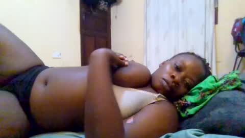 Snapshot of sweetyass25 chatting on 07/13/26, 06:22 sweetyass25 online show from 07/13/26, 06:22