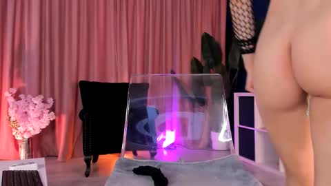 Leya online show from 10/31/25, 06:03