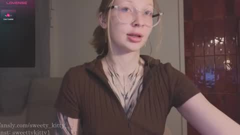 Snapshot of sweetykitty_x chatting on 03/04/26, 02:45 Jenny give it a sub online show from 03/04/26, 02:45