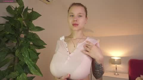 Snapshot of sweetyoops chatting on 05/11/26, 05:13 Astrid online show from 05/11/26, 05:13