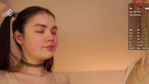Snapshot of sweetyoops chatting on 05/31/26, 06:31 Astrid online show from 05/31/26, 06:31