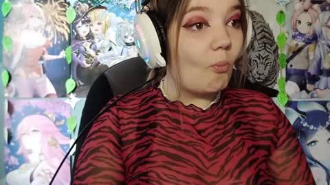 Snapshot of sweetyyfox chatting on 09/23/25, 07:33 Fox online show from 09/23/25, 07:33