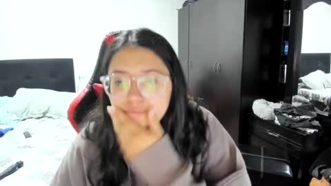 Snapshot of sweetyypeach chatting on 12/03/24, 10:51 sweetyypeach online show from 12/03/24, 10:51