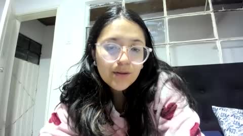 Snapshot of sweetyypeach chatting on 01/04/25, 03:50 sweetyypeach online show from 01/04/25, 03:50