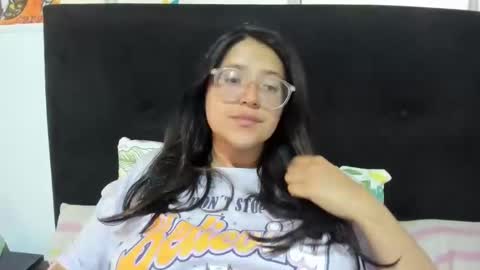 Snapshot of sweetyypeach chatting on 01/12/25, 05:01 sweetyypeach online show from 01/12/25, 05:01