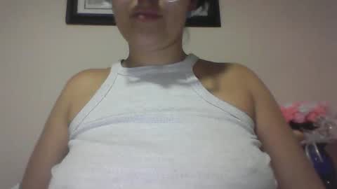 Snapshot of sweetyypeach chatting on 02/14/25, 03:54 sweetyypeach online show from 02/14/25, 03:54