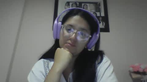 Snapshot of sweetyypeach chatting on 02/18/25, 04:04 sweetyypeach online show from 02/18/25, 04:04