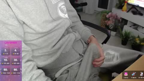 Snapshot of swetlittleboy4u chatting on 12/06/24, 05:42 SwetLittleBoy4u online show from 12/06/24, 05:42