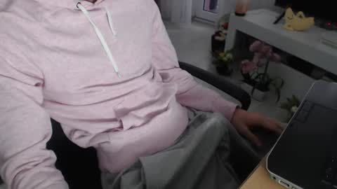 Snapshot of swetlittleboy4u chatting on 11/27/25, 11:34 SwetLittleBoy4u online show from 11/27/25, 11:34