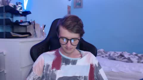 Snapshot of swietieecharm chatting on 03/30/26, 02:18 Cat online show from 03/30/26, 02:18