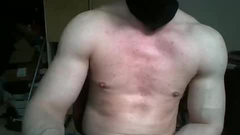 Snapshot of swifty98715802 chatting on 03/29/26, 04:07 Tom98 online show from 03/29/26, 04:07