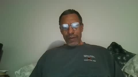 Snapshot of swimmerbod2495 chatting on 02/22/26, 03:29 swimmerbod2495 online show from 02/22/26, 03:29