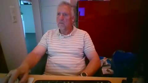 Snapshot of swiss_german_01 chatting on 10/16/25, 06:58 swiss_german_01 online show from 10/16/25, 06:58