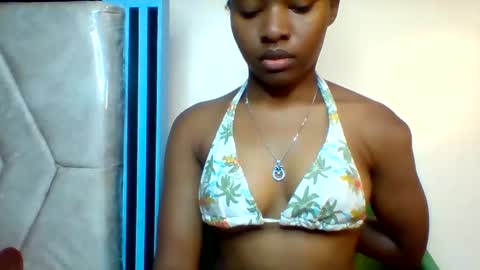 Snapshot of swit_candy chatting on 03/17/26, 06:44 Candy online show from 03/17/26, 06:44