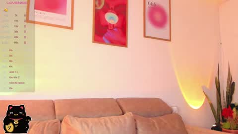 Snapshot of swt_blonde chatting on 01/21/25, 10:41 Ambar online show from 01/21/25, 10:41