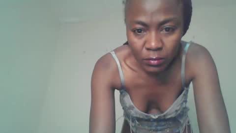 Snapshot of swtebony1 chatting on 02/12/26, 11:44 ALICIA online show from 02/12/26, 11:44