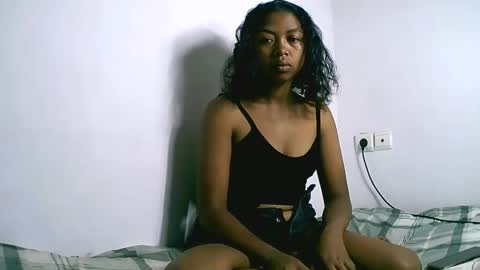 Snapshot of syliaah chatting on 11/27/25, 02:57 syliaah online show from 11/27/25, 02:57