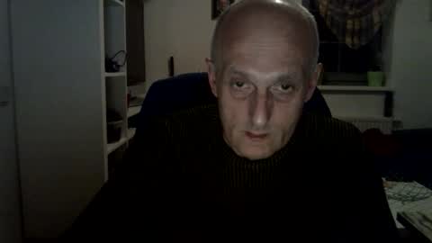 Snapshot of sylverstart92 chatting on 02/21/25, 08:49 sylverstart92 online show from 02/21/25, 08:49
