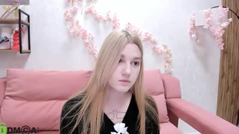 Sylvia online show from 09/15/25, 08:03