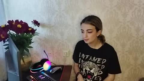 Snapshot of sylviaoris chatting on 05/31/26, 02:35 Emily online show from 05/31/26, 02:35