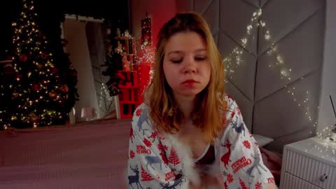 Snapshot of sylviarussell chatting on 12/30/24, 05:58 Sylvia online show from 12/30/24, 05:58