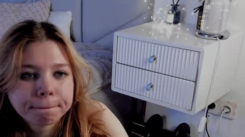 Snapshot of sylviarussell chatting on 12/30/24, 12:09 Sylvia online show from 12/30/24, 12:09