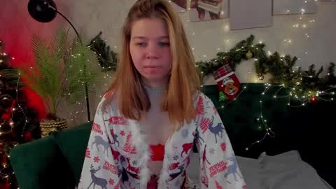 Snapshot of sylviarussell chatting on 01/04/25, 05:48 Sylvia online show from 01/04/25, 05:48