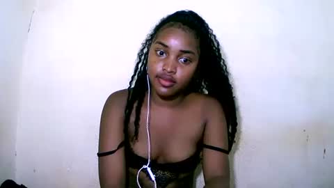 sylviasexy27 online show from 01/20/25, 12:46