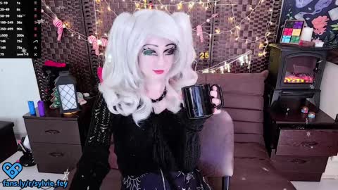 Sylvie online show from 12/31/24, 11:39