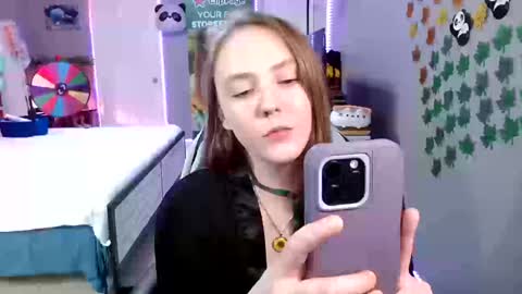 Snapshot of syndica chatting on 02/25/26, 11:03 Jennah online show from 02/25/26, 11:03