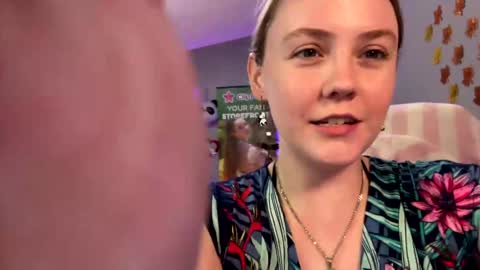 Snapshot of syndica chatting on 03/04/26, 08:04 Jennah online show from 03/04/26, 08:04