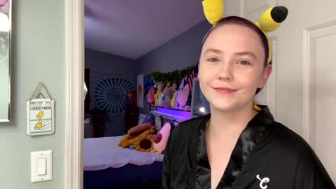 Snapshot of syndica chatting on 03/15/26, 10:16 Jennah online show from 03/15/26, 10:16