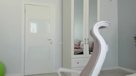 Mila online show from 10/18/25, 08:37