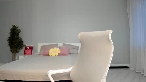 Mila online show from 10/28/25, 12:47