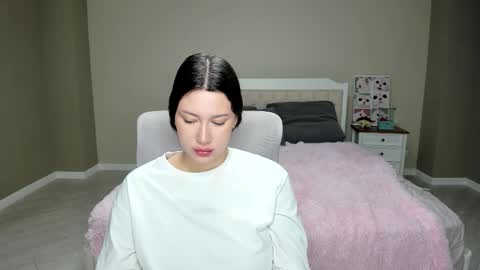 Mila online show from 11/12/25, 12:55