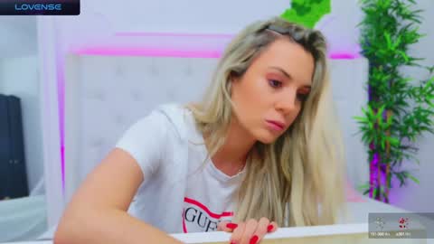 Snapshot of taahiraarabian chatting on 12/29/24, 02:10 Arianna online show from 12/29/24, 02:10