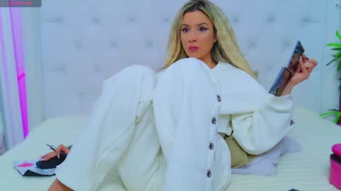 Snapshot of taahiraarabian chatting on 01/21/25, 04:05 Arianna online show from 01/21/25, 04:05