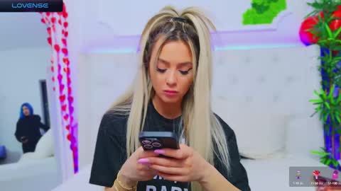 Snapshot of taahiraarabian chatting on 02/19/25, 07:59 Arianna online show from 02/19/25, 07:59