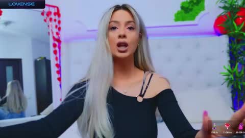 Snapshot of taahiraarabian chatting on 02/20/25, 01:40 Arianna online show from 02/20/25, 01:40