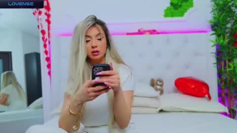 Snapshot of taahiraarabian chatting on 02/24/25, 01:10 Arianna online show from 02/24/25, 01:10