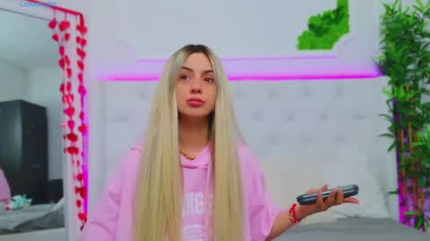 Snapshot of taahiraarabian chatting on 03/11/25, 01:23 Arianna online show from 03/11/25, 01:23