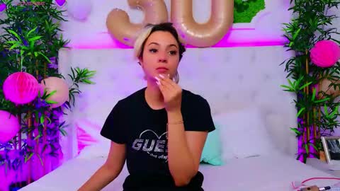 Snapshot of taahiraarabian chatting on 09/11/25, 12:05 Arianna online show from 09/11/25, 12:05