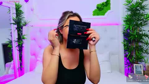 Snapshot of taahiraarabian chatting on 11/20/25, 01:55 Arianna online show from 11/20/25, 01:55